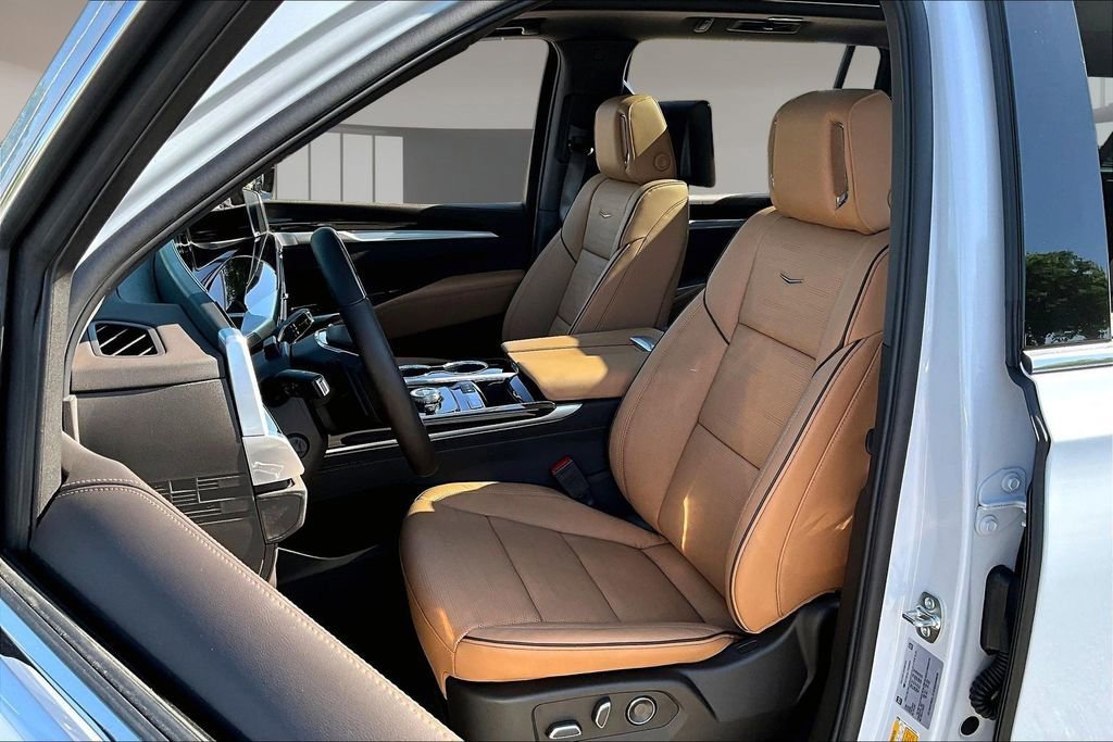 New 2026 Cadillac Escalade ESV Luxury w/ LPO, Radiant Package AWD/4WD image 9