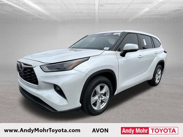 Used 2023 Toyota Highlander LE FWD image 4
