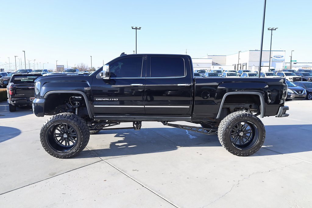 Used 2018 GMC Sierra 2500 Denali w/ Duramax Plus Package image 3