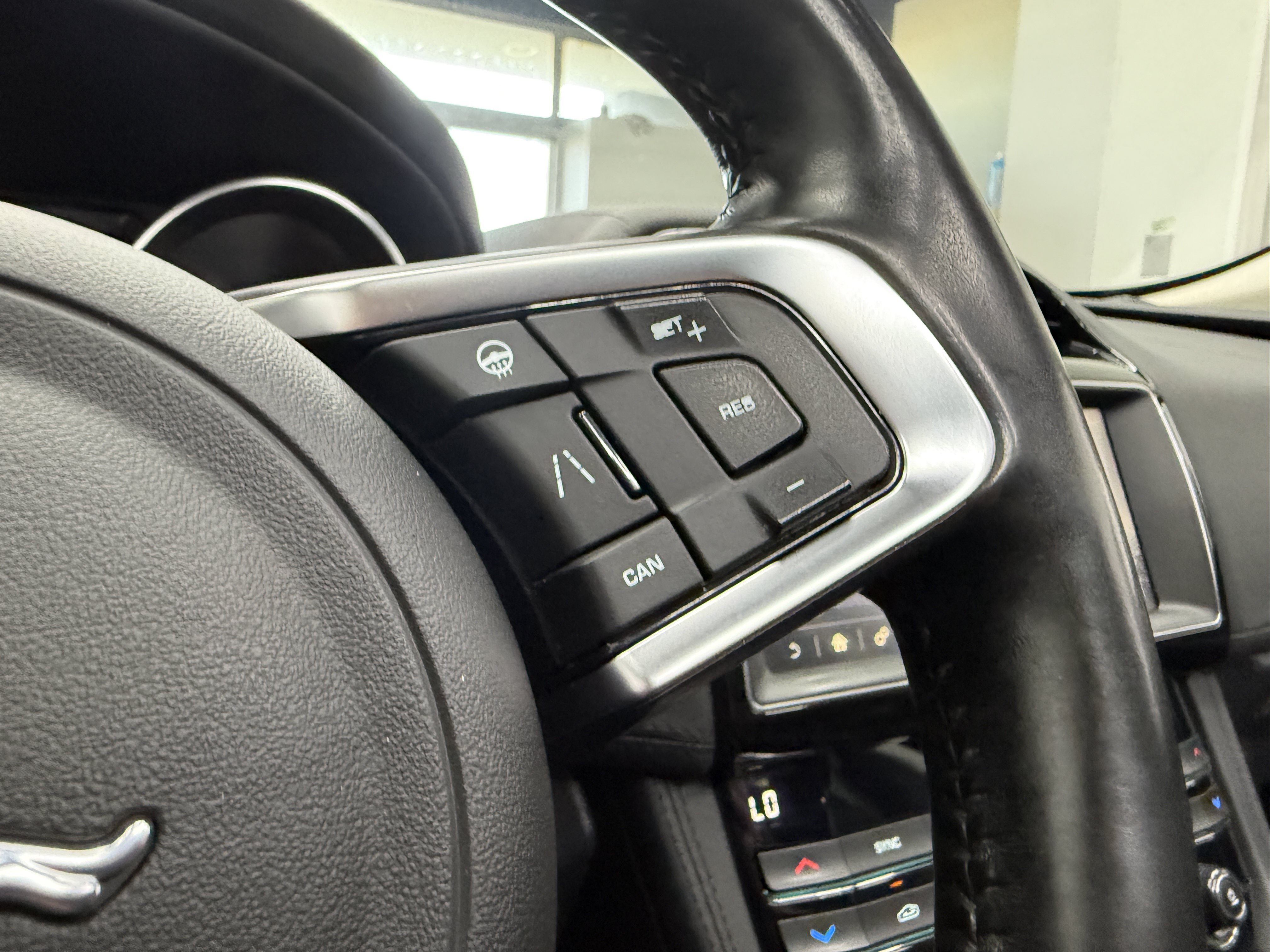 Used 2020 Jaguar F-PACE Prestige AWD/4WD image 18