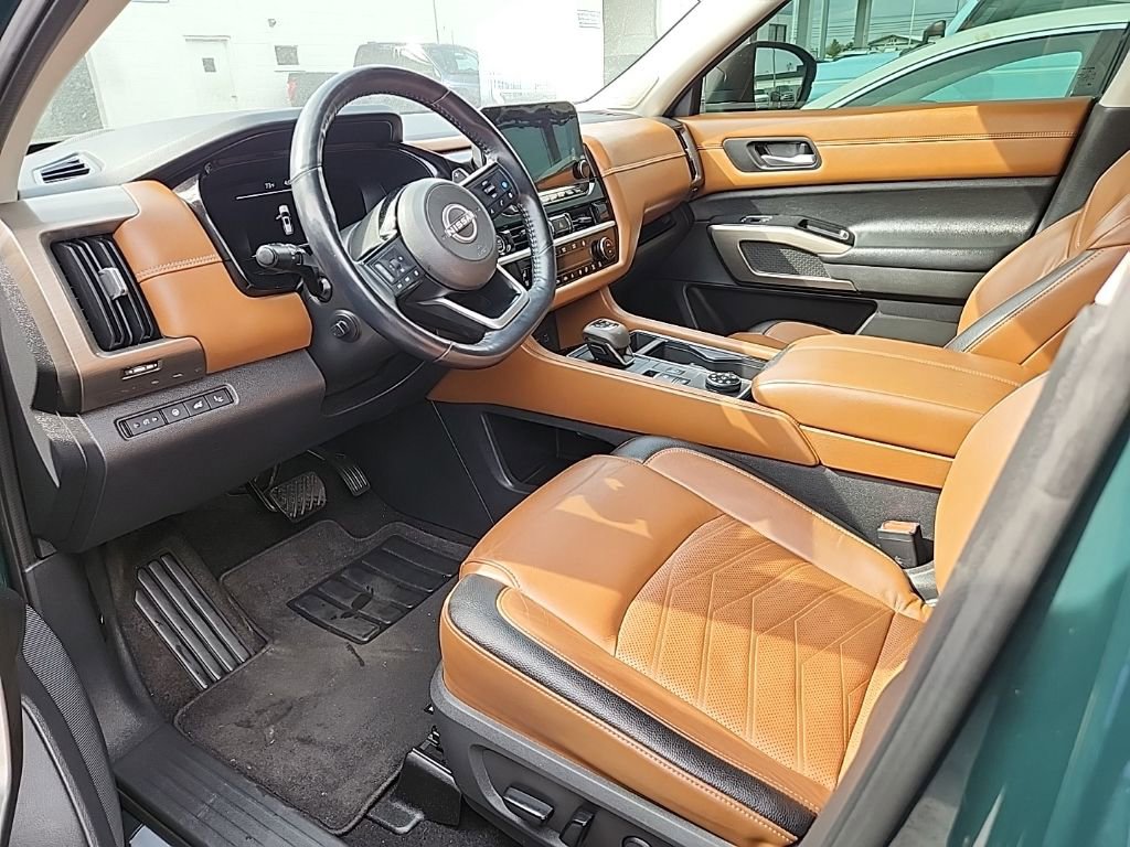 Used 2022 Nissan Pathfinder Platinum w/ Cargo Package image 12