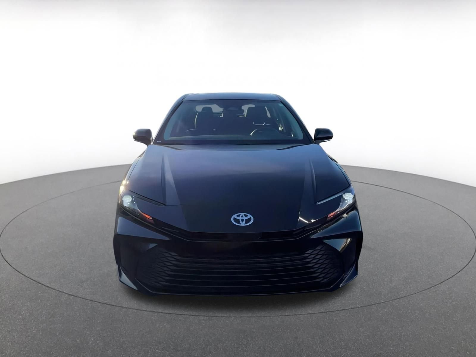 Used 2025 Toyota Camry LE image 4