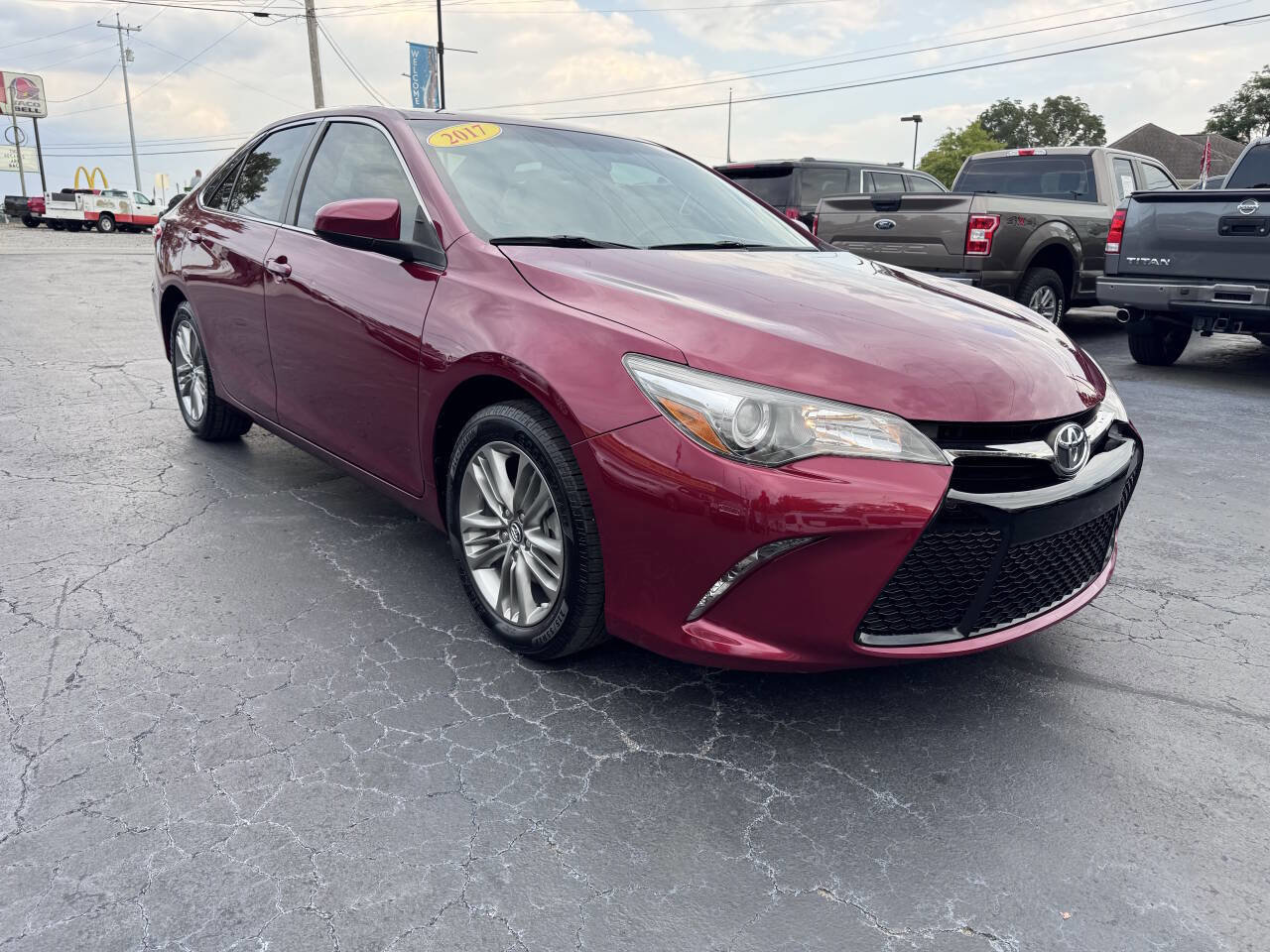 Used 2017 Toyota Camry SE image 8