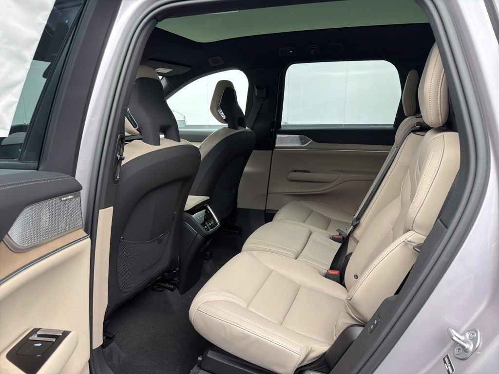 New 2026 Volvo EX90 Ultra AWD/4WD image 11