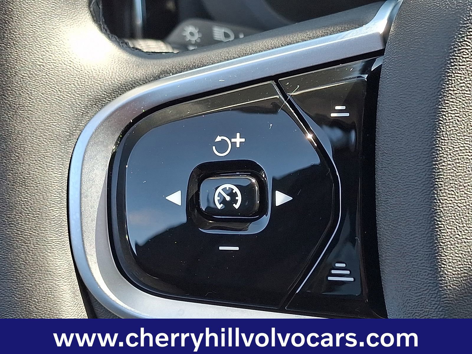 Certified 2025 Volvo XC60 B5 Plus image 22