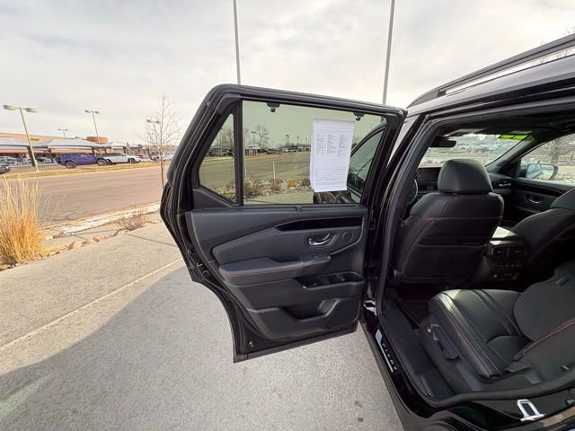 Used 2025 Honda Pilot TrailSport image 24