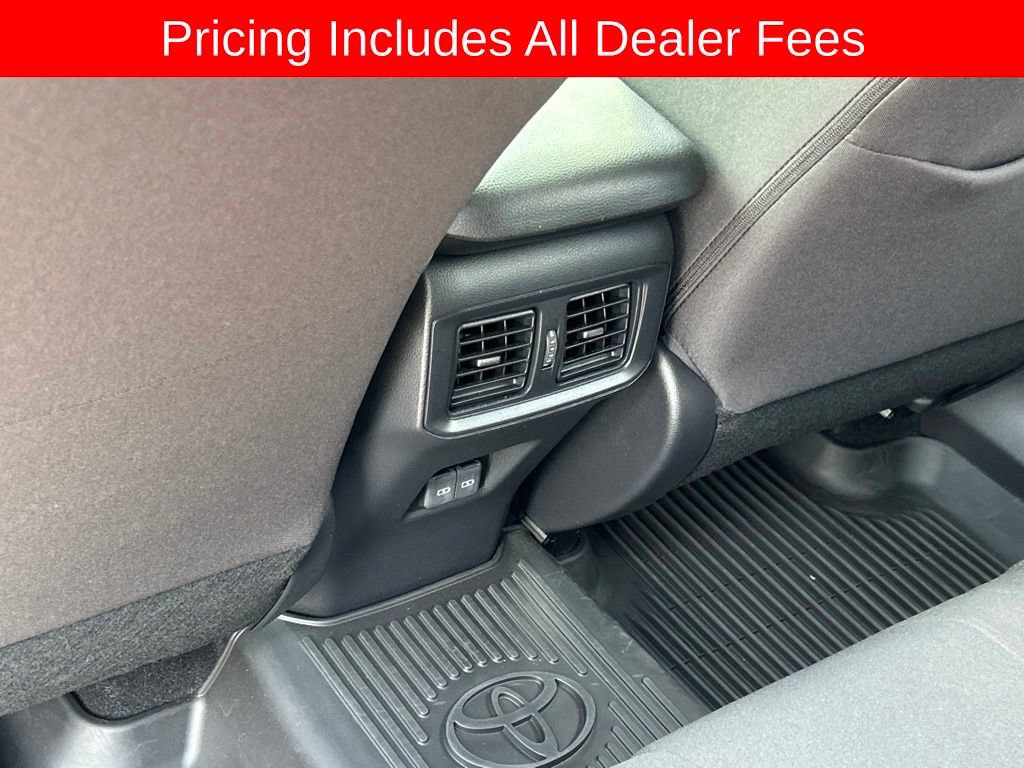 Used 2025 Toyota RAV4 XLE AWD/4WD image 13