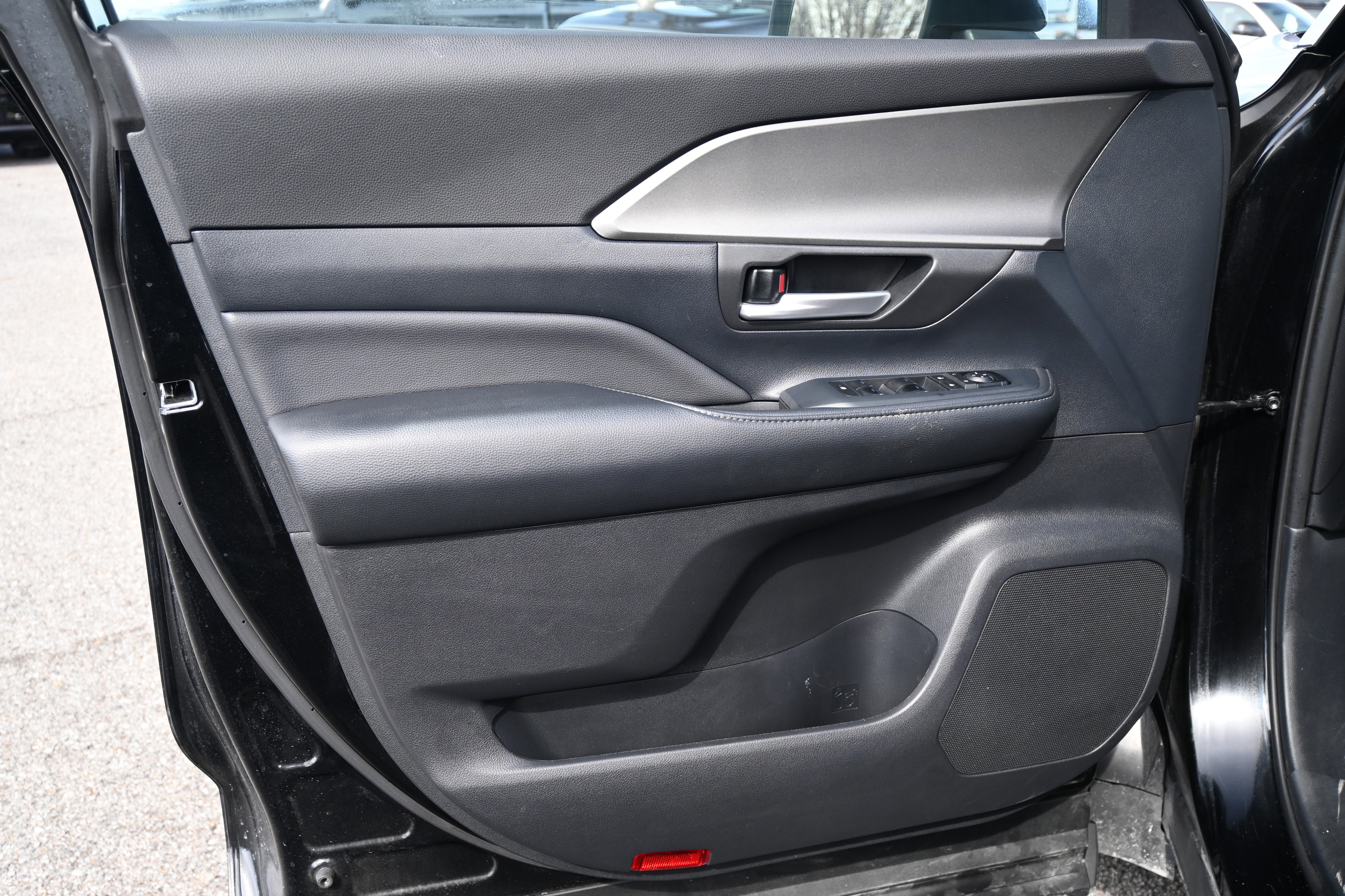 Used 2025 Toyota Grand Highlander FWD image 15