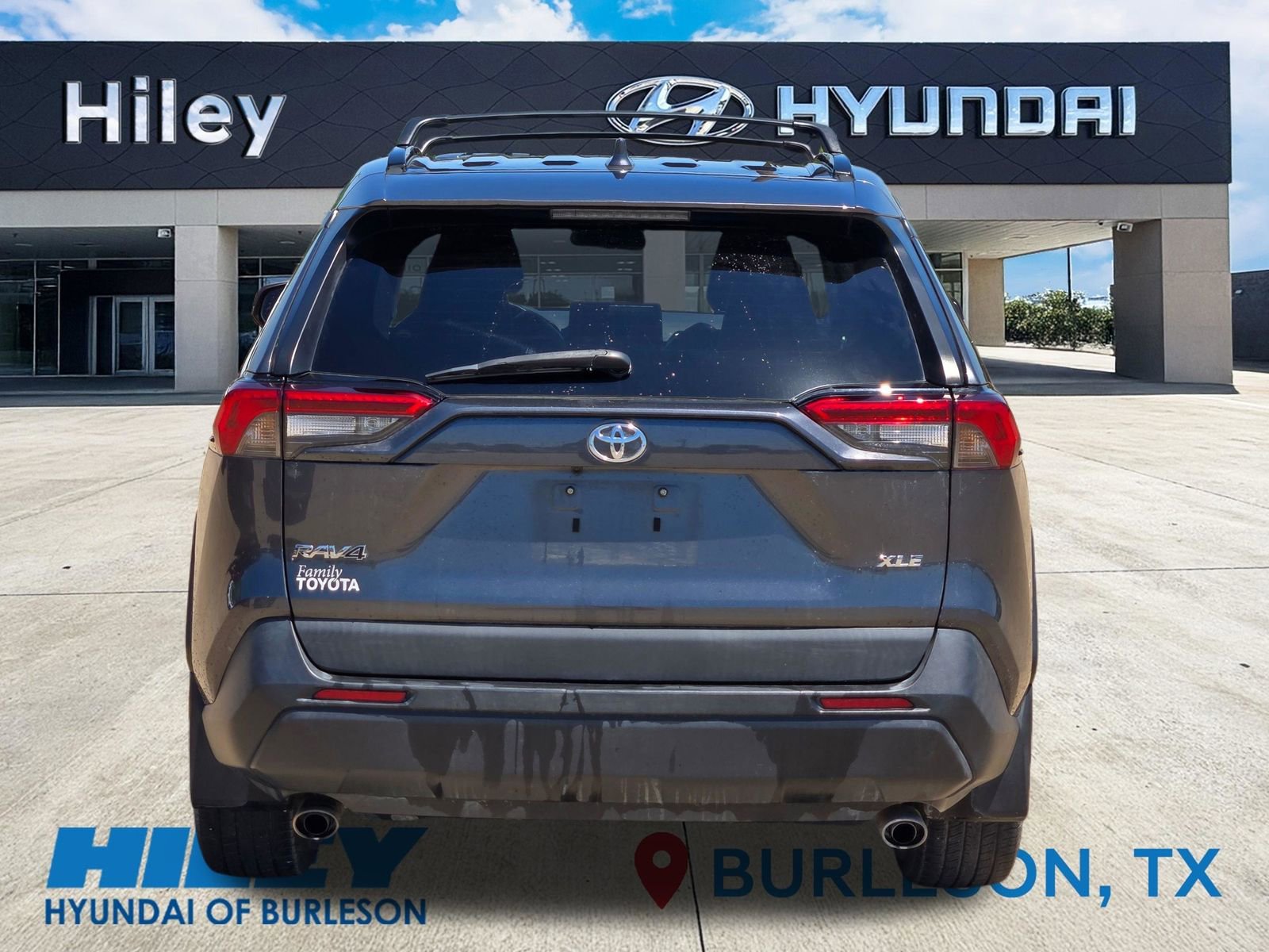 Used 2021 Toyota RAV4 XLE Premium FWD image 5