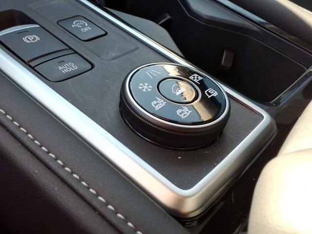 Used 2025 Nissan Pathfinder SL w/ SL Premium Package image 16