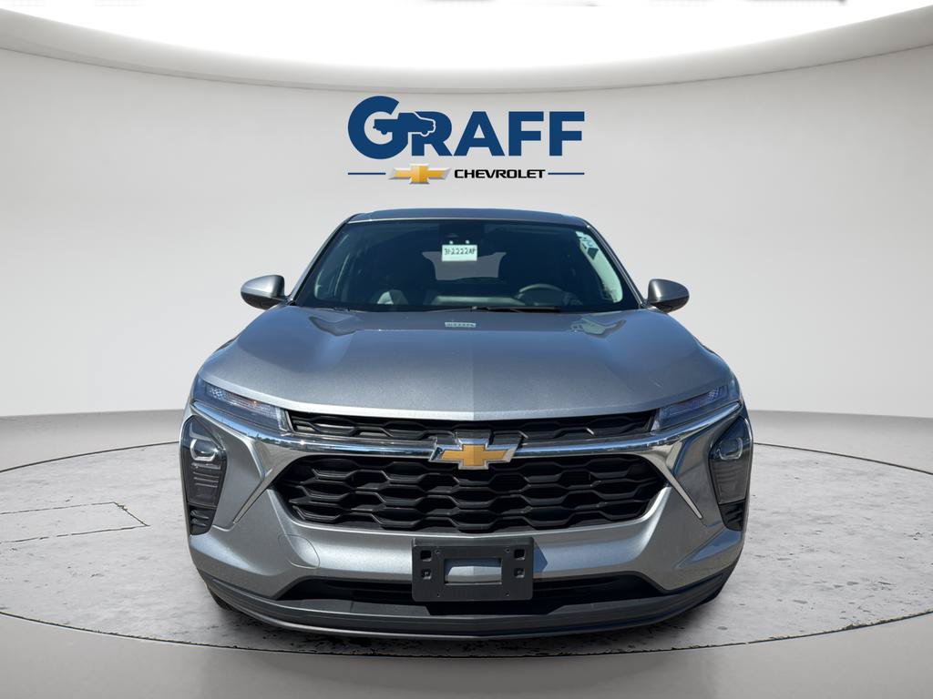 Used 2024 Chevrolet Trax LS w/ LS Convenience Package FWD image 12