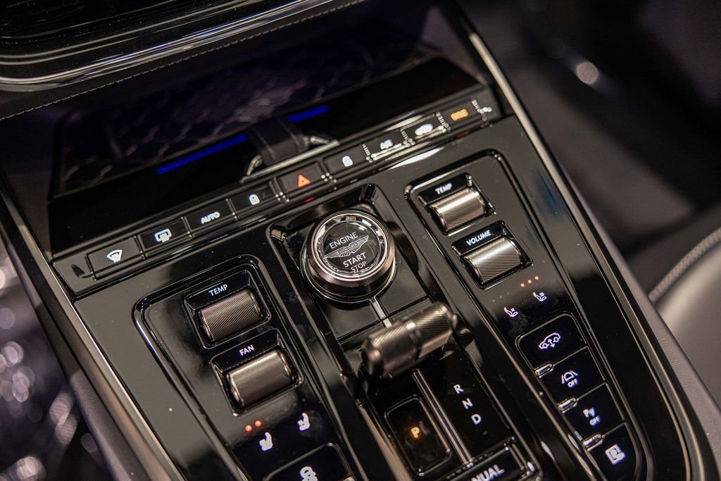 Used 2025 Aston Martin DBX 707 image 30