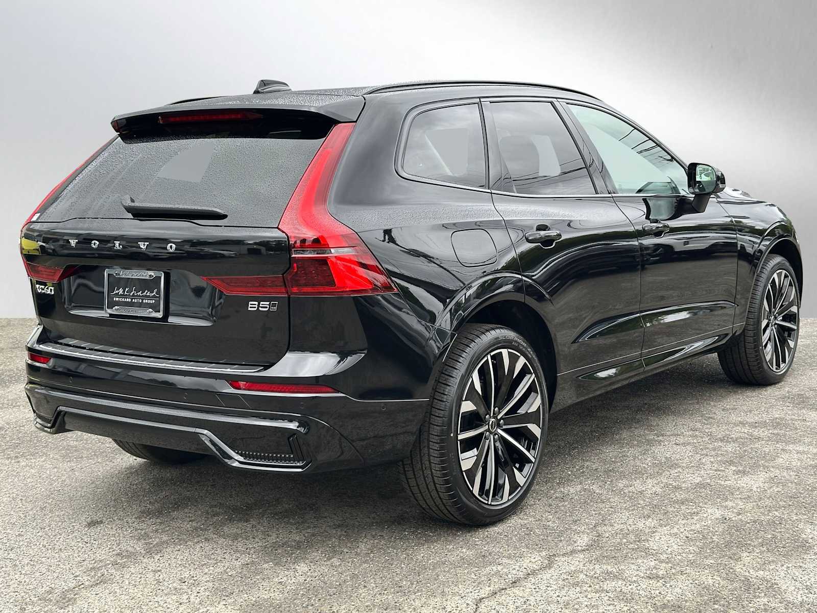New 2026 Volvo XC60 B5 Ultra w/ Protection Package Premier image 3