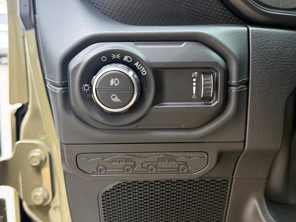 Used 2026 Jeep Gladiator Mojave AWD/4WD image 29