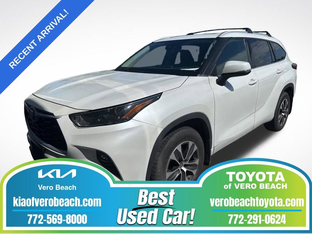 Used 2022 Toyota Highlander XLE image 1