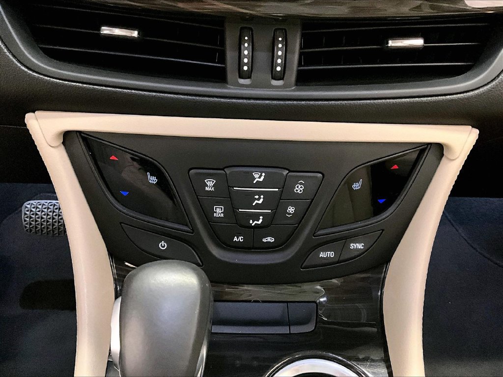 Used 2019 Buick Envision Essence AWD/4WD image 15