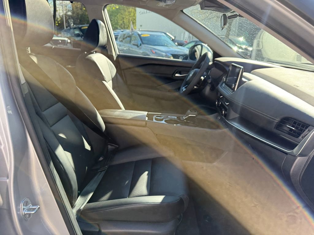 Used 2023 Nissan Rogue SV w/ SV Premium B Package AWD/4WD image 25