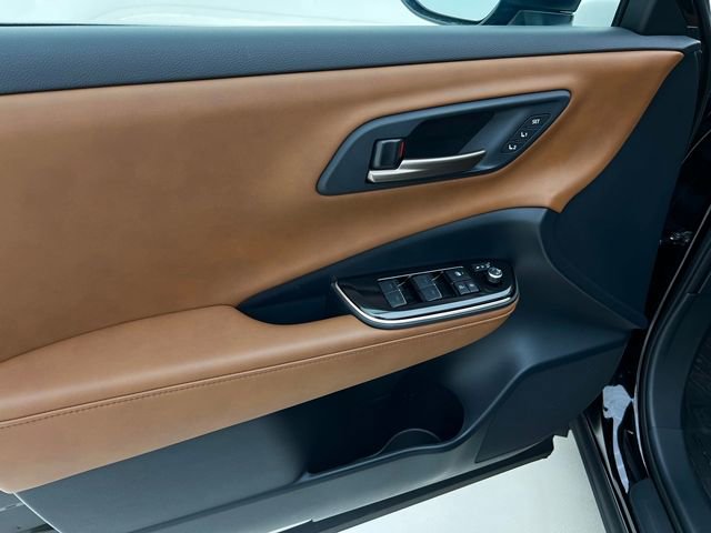 Used 2025 Toyota Crown Limited image 25