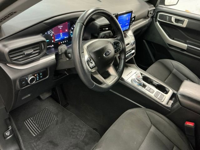 Used 2023 Ford Explorer XLT image 14
