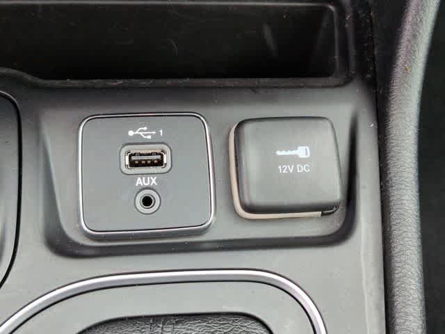 Used 2021 Jeep Cherokee Latitude AWD/4WD image 30