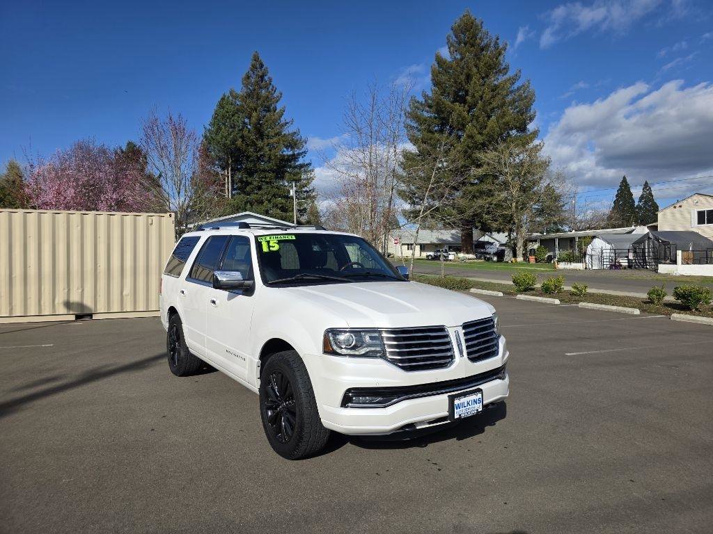 Used 2015 Lincoln Navigator 4WD image 3
