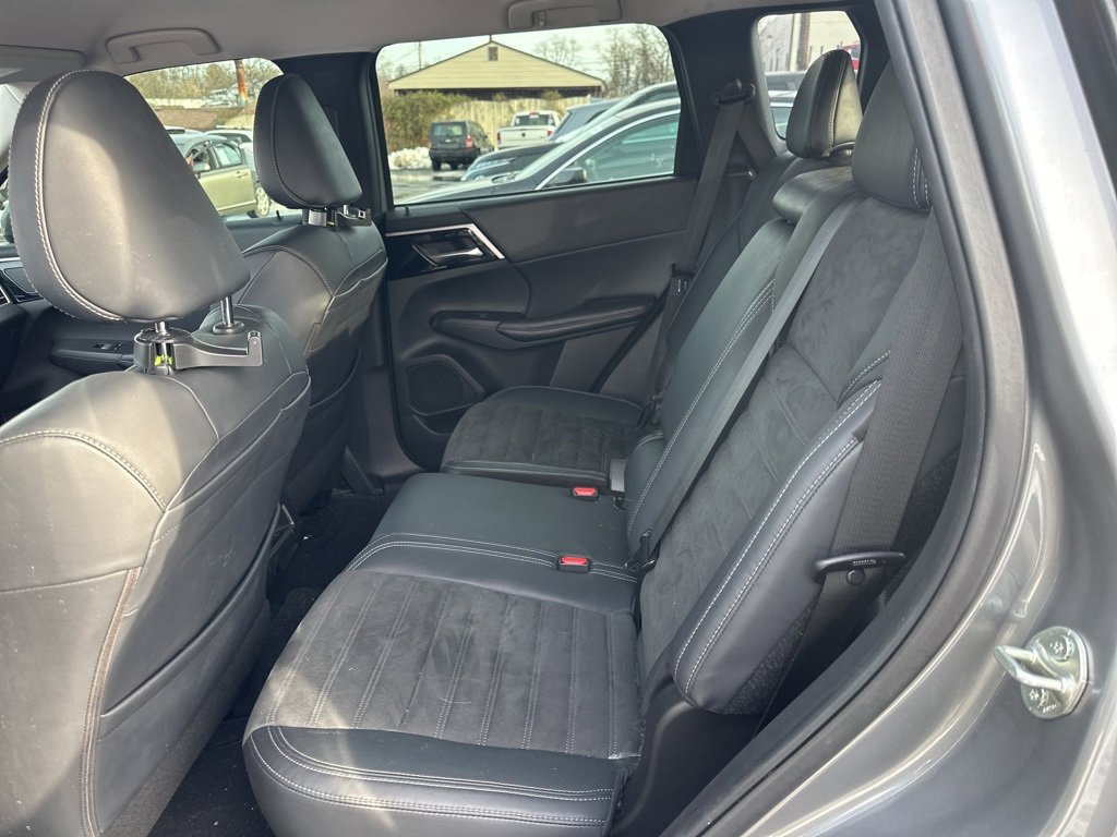 Used 2022 Mitsubishi Outlander SE image 14