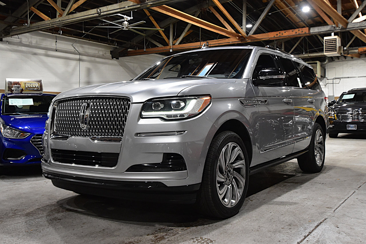 Used 2023 Lincoln Navigator Reserve AWD/4WD image 6