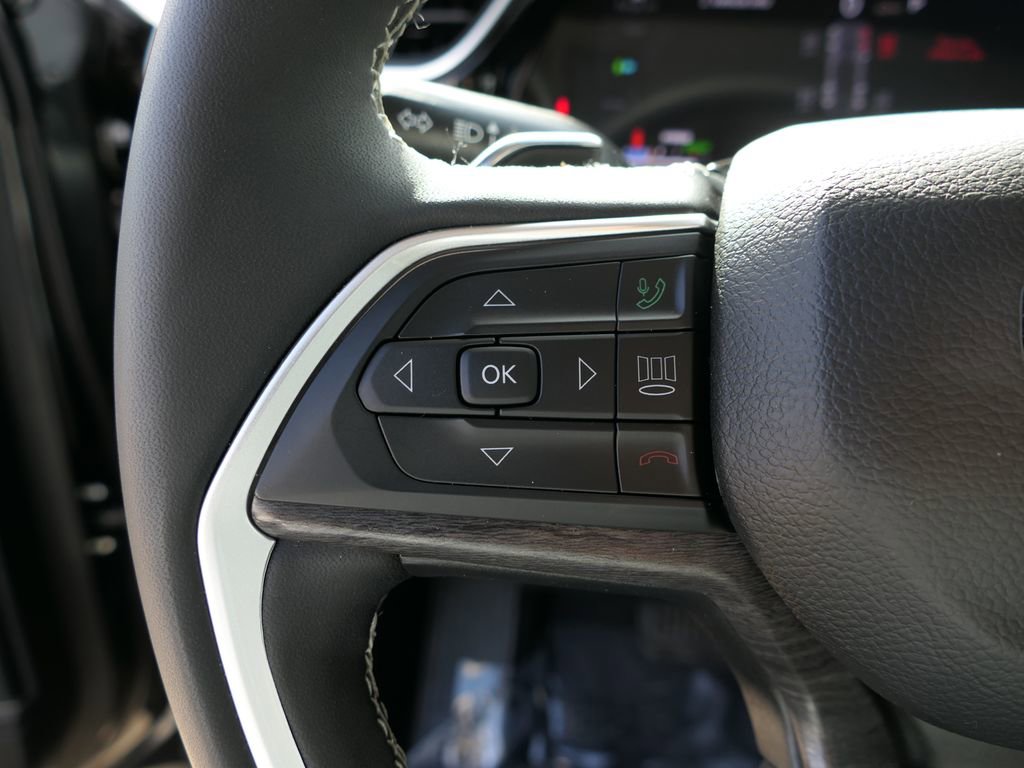 Used 2023 Jeep Grand Cherokee 4WD 4xe image 12