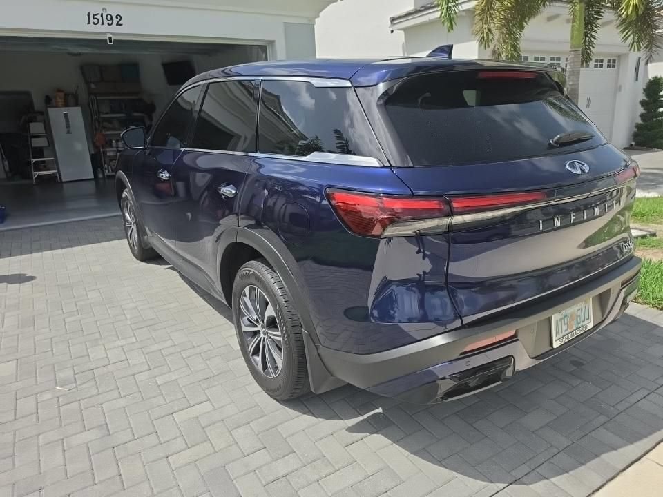 Used 2023 INFINITI QX60 Pure FWD image 3