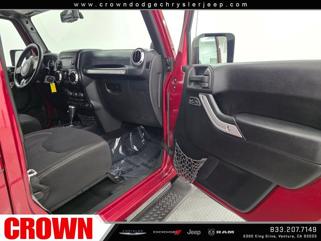 Used 2013 Jeep Wrangler Unlimited Sahara image 12