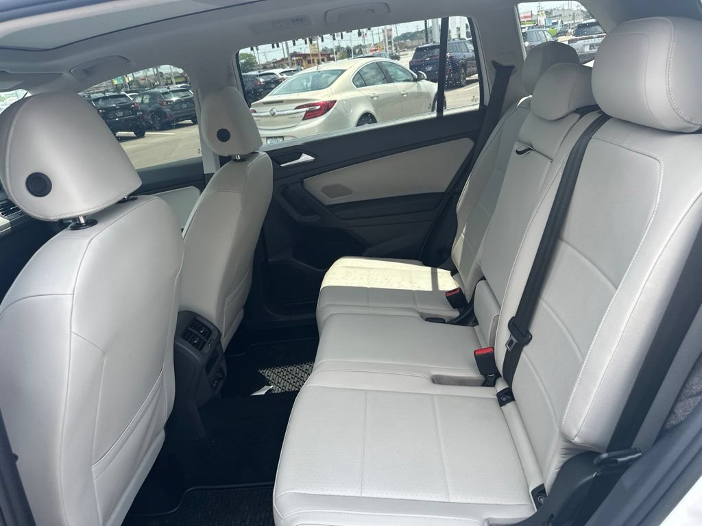 Used 2021 Volkswagen Tiguan SEL AWD/4WD image 23