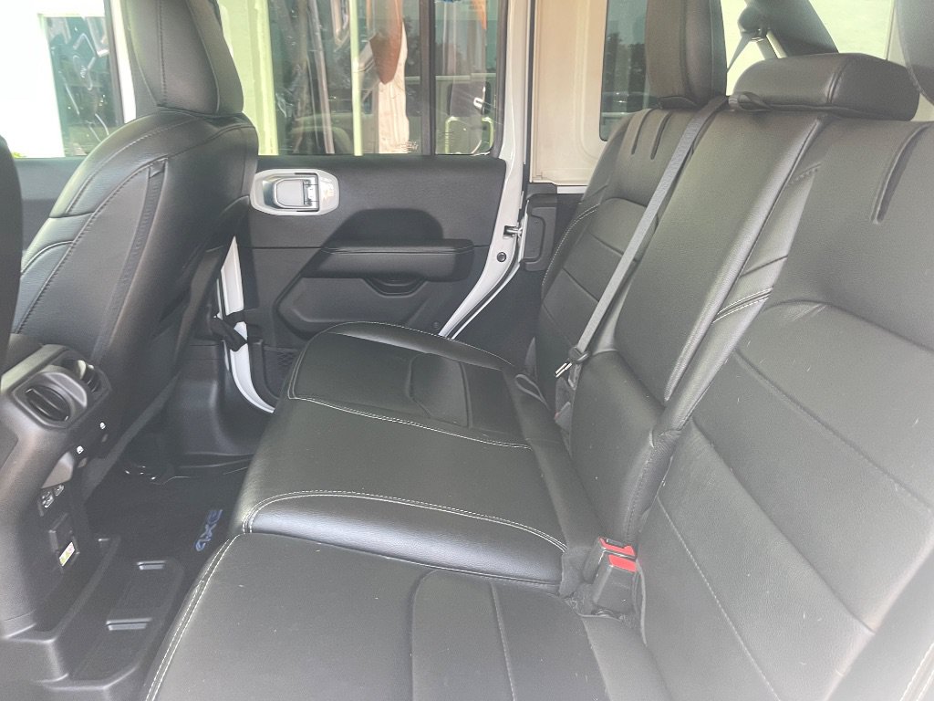 Used 2023 Jeep Wrangler Unlimited Sahara AWD/4WD image 17