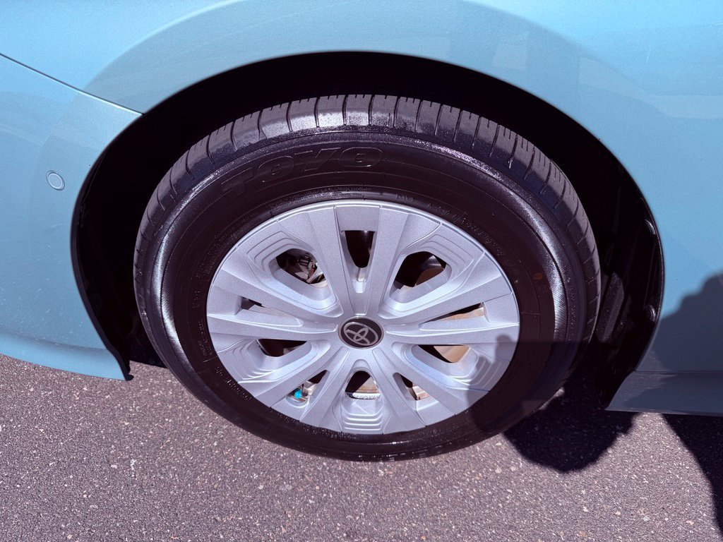 Used 2021 Toyota Prius LE FWD image 14