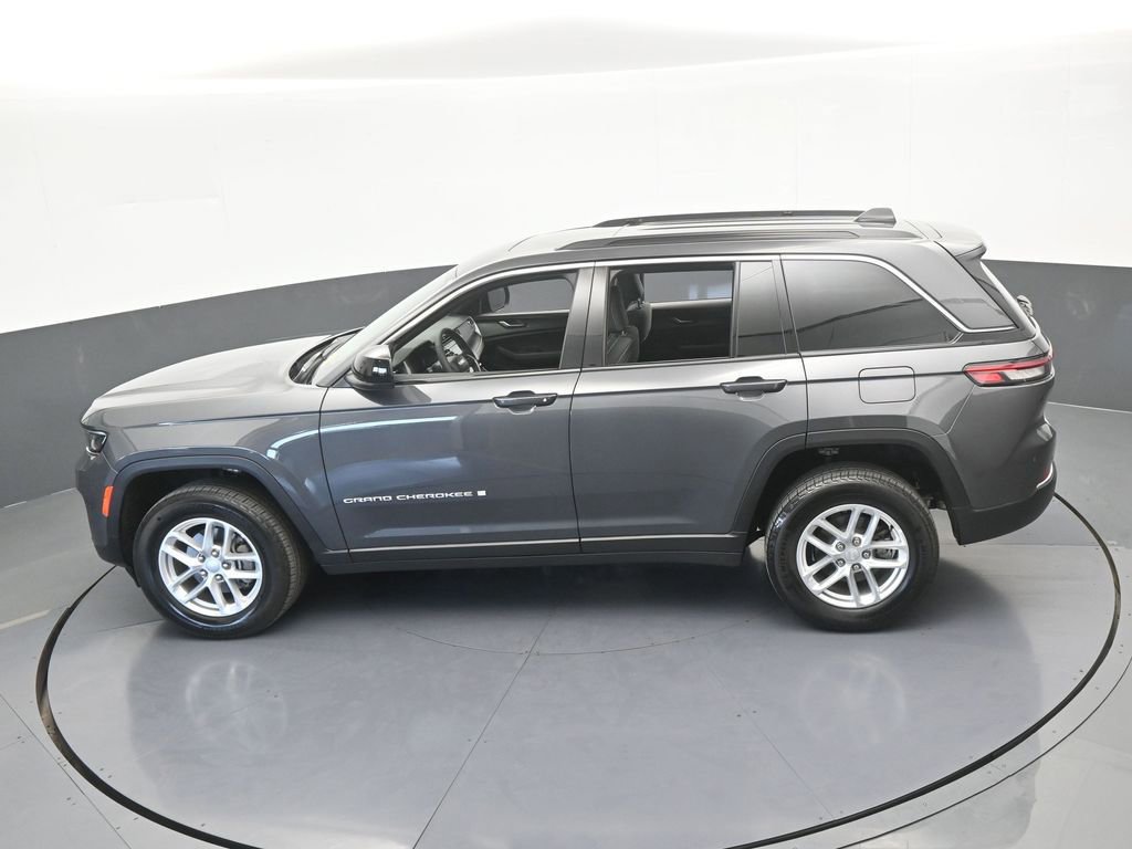 Used 2025 Jeep Grand Cherokee Laredo X RWD image 46