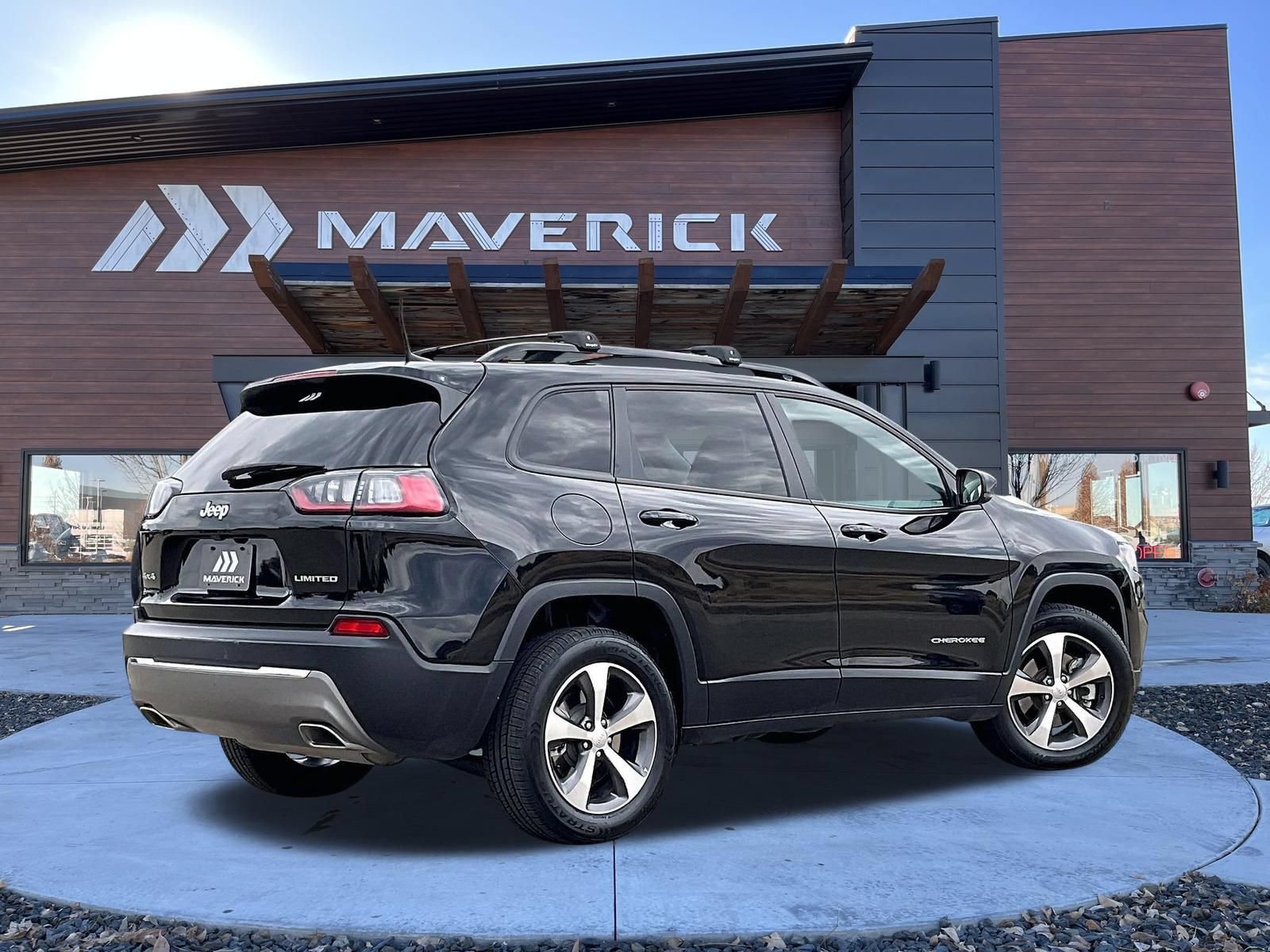Used 2022 Jeep Cherokee Limited w/ Mopar Interior Package AWD/4WD image 6