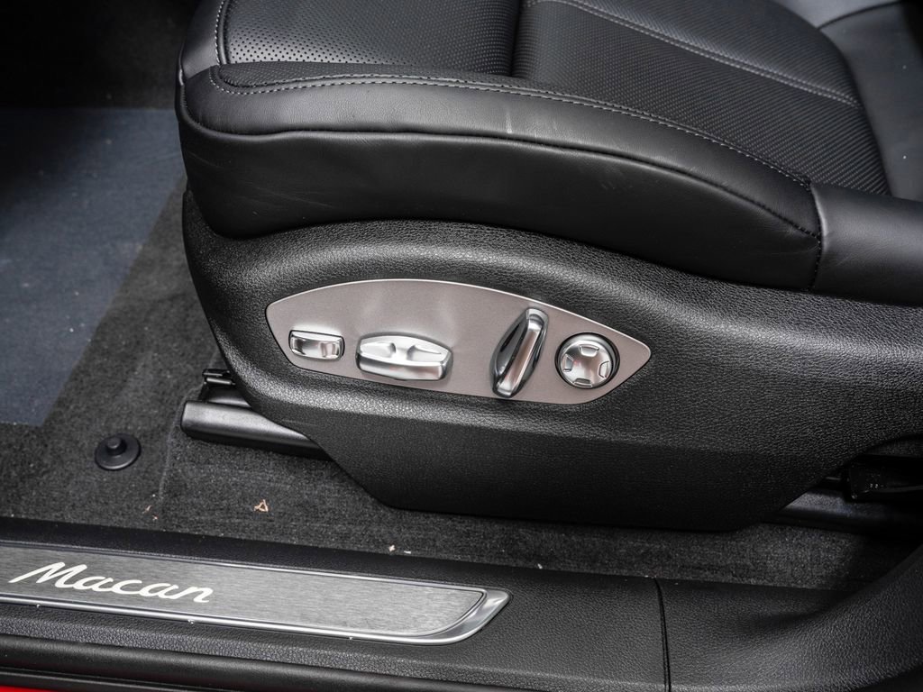 Used 2026 Porsche Macan image 25