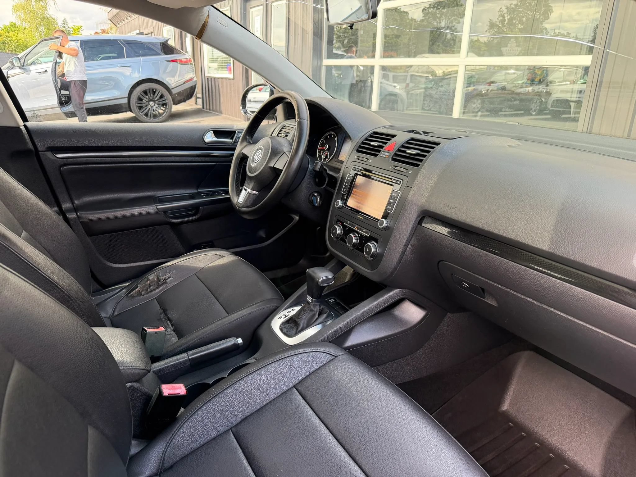 Used 2010 Volkswagen Jetta Wolfsburg Edition FWD image 23