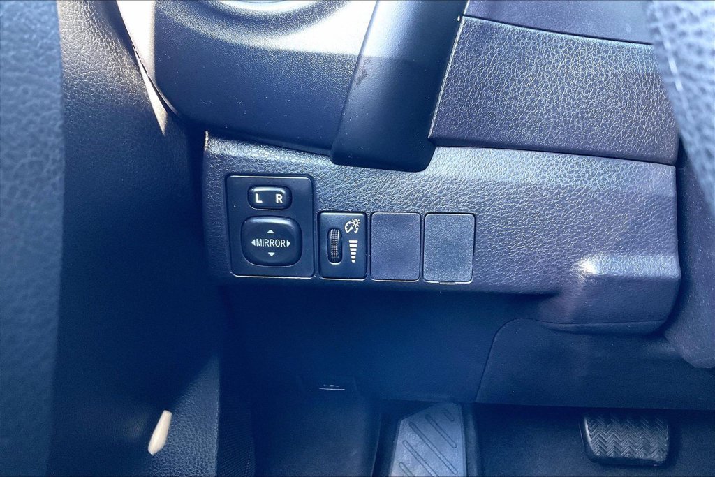 Used 2018 Toyota Corolla LE FWD image 35