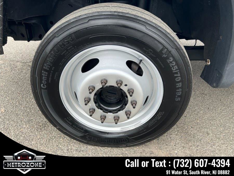 Used 2013 Ford F550 4x4 Crew Cab Super Duty w/ Payload Upgrade Pkg image 30
