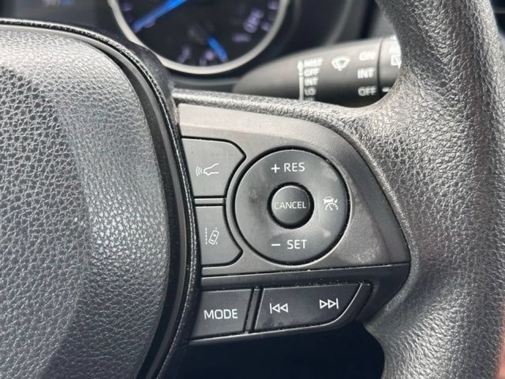 Used 2022 Toyota RAV4 LE w/ Carpet Mat Package (TMS) AWD/4WD image 15