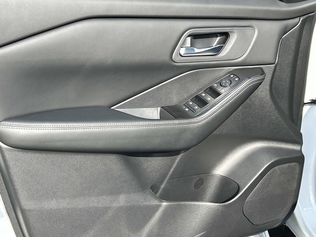 New 2026 Nissan Rogue SV AWD/4WD image 17