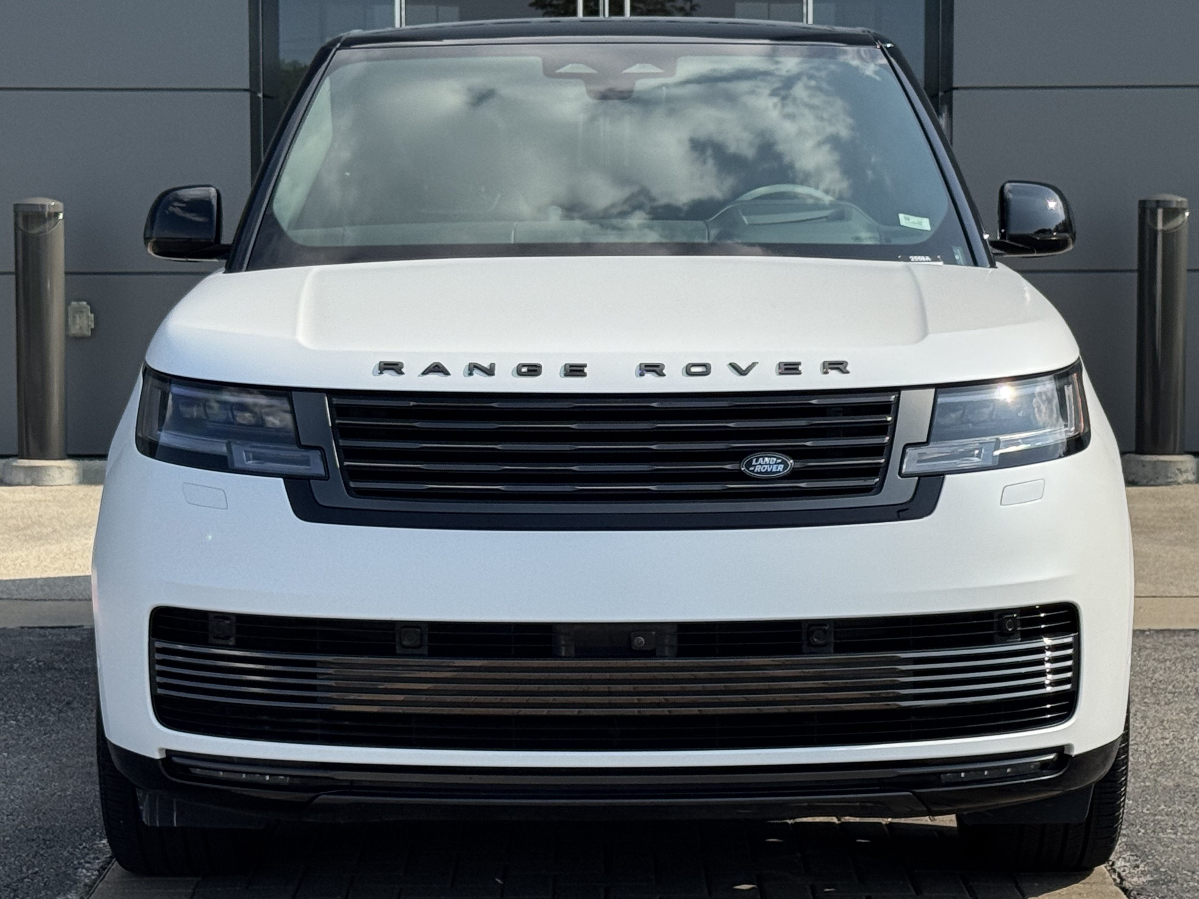Certified 2025 Land Rover Range Rover SV AWD/4WD image 8
