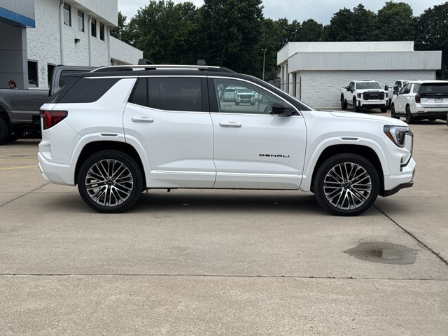 Used 2026 GMC Terrain Denali w/ LPO, Black Badging Package AWD/4WD image 2