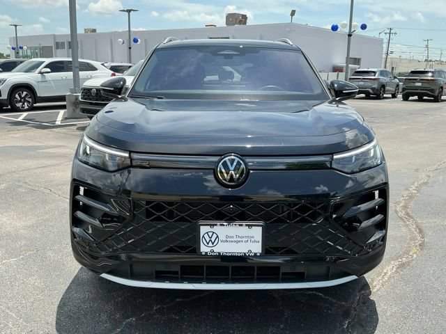 Certified 2025 Volkswagen Tiguan SEL R-Line AWD/4WD image 8