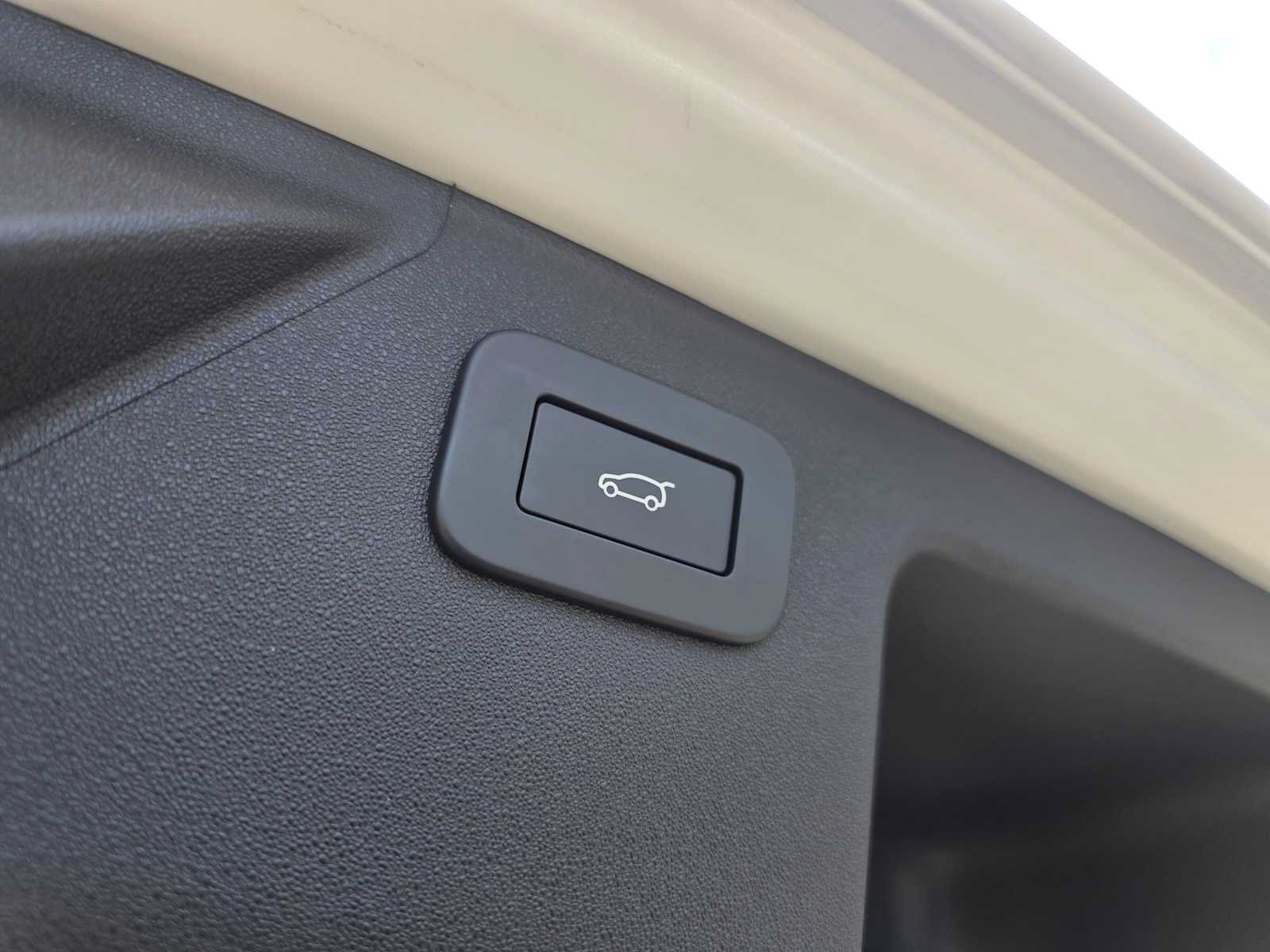 Used 2025 Land Rover Discovery Sport S AWD/4WD image 15