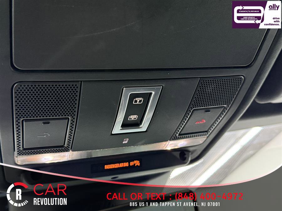 Used 2020 Land Rover Range Rover Evoque SE image 36