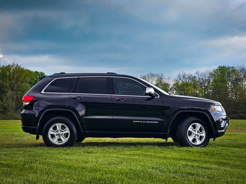 Used 2016 Jeep Grand Cherokee Laredo w/ Quick Order Package 23E AWD/4WD image 2