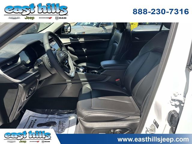 Certified 2023 Jeep Grand Cherokee Limited w/ Black Appearance Package AWD/4WD image 15