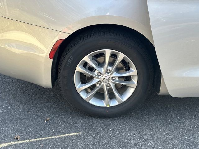 New 2026 Chrysler Pacifica Select image 17