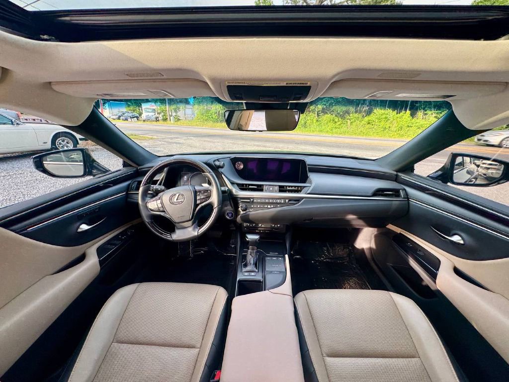 Used 2020 Lexus ES 300h w/ Premium Package image 10